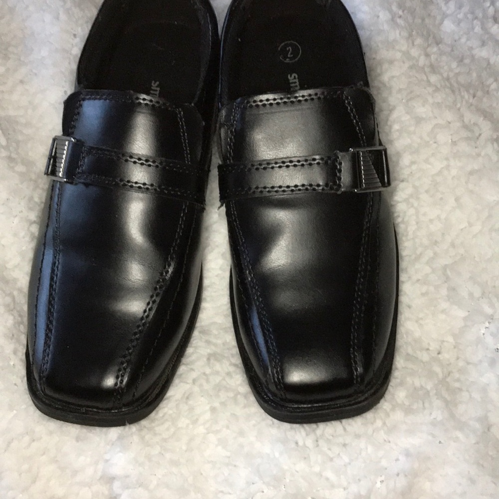 Black dress shoes